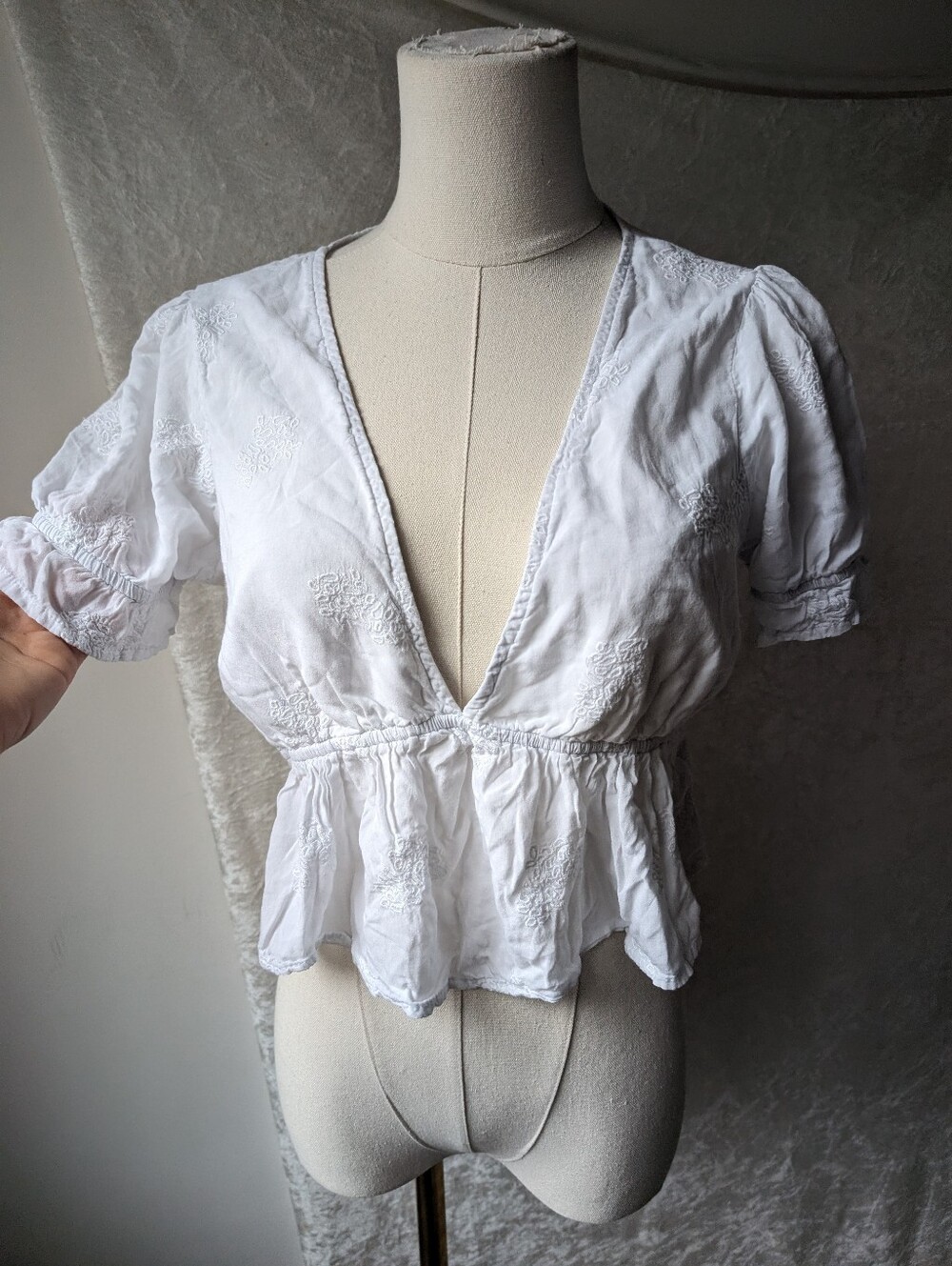 Forever 21 Cotton Crop V Neck Eyelet Blouse